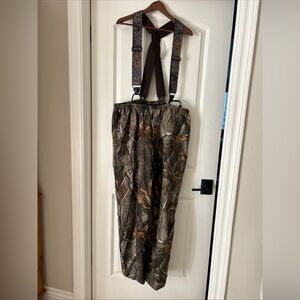 Field & Stream Men’s XL Realtree Hardwood Hunting Pants Suspenders Lined Camo
